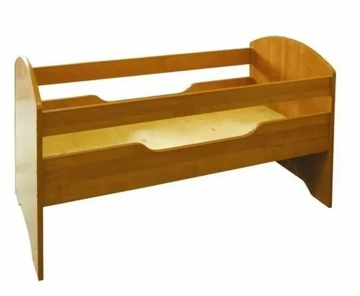 Bed with fence and variable bed height for children up to 3 years old