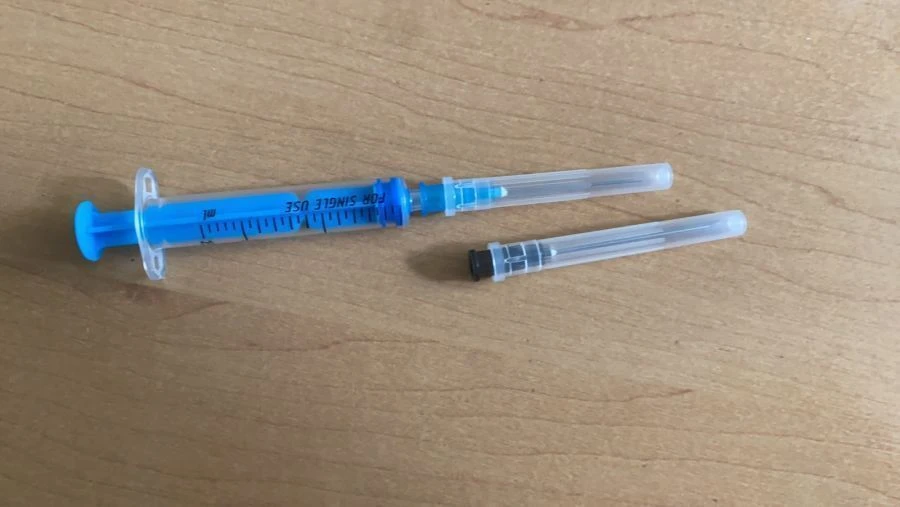 Injection syringe for single use, three-detailed, sterile type "Luer" , with needles, version - 2 A "Luer" with needles, in vers