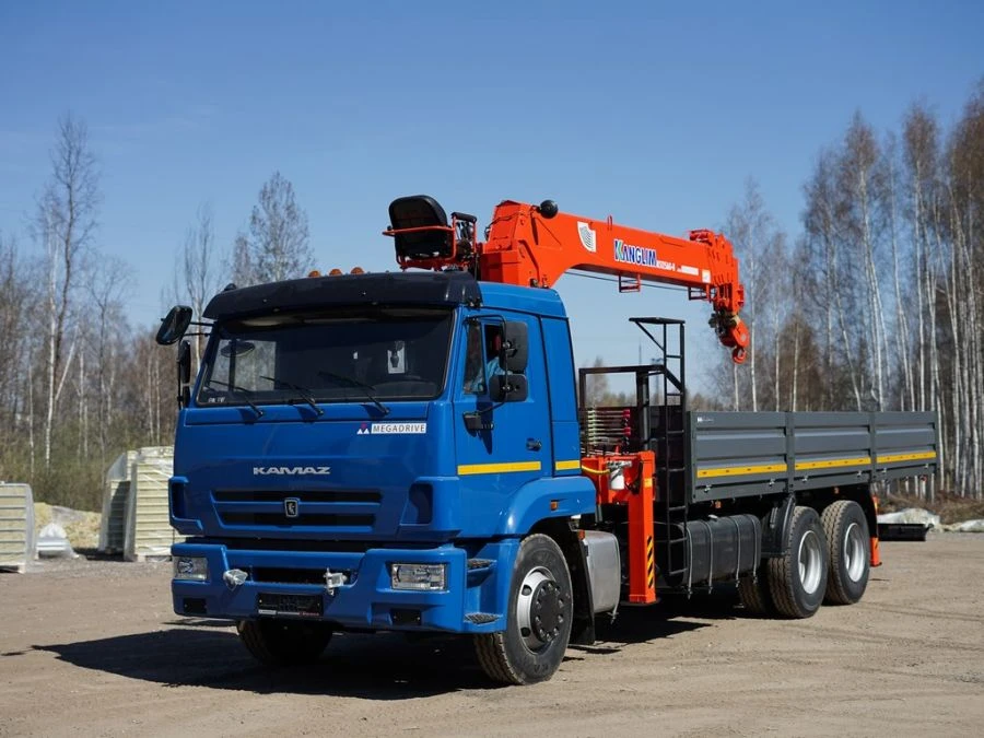 Special purpose vehicle with KMA type hydraulic loading crane on the basis of KAMAZ 65117 and its modifications 64K33N-U1