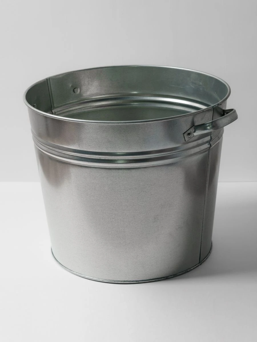 Galvanised tank with lid and liner 32l