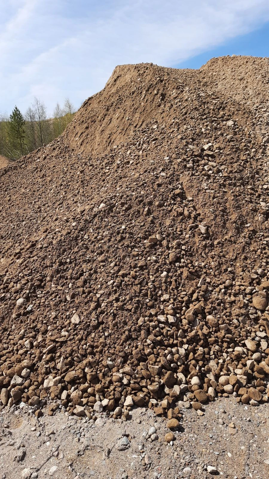 Crushed stone-gravel-sand mixtures of C4 grade