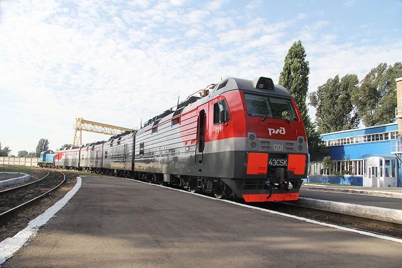 Freight mainline AC electric locomotive 4ES5K (four-sectional)