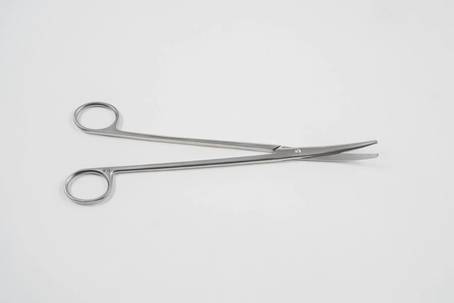 VZ-N-8, Scissors for soft tissue dissection in deep cavity, vertically curved, 230 mm.
