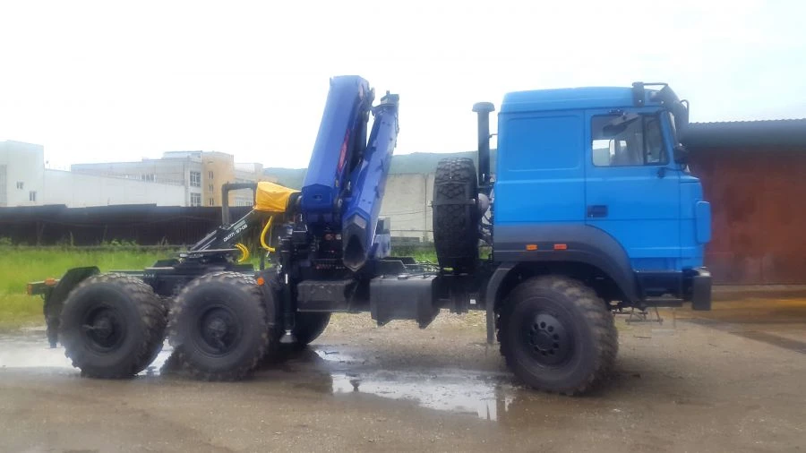 Truck tractor with CMU 637702 on chassis Ural S35510