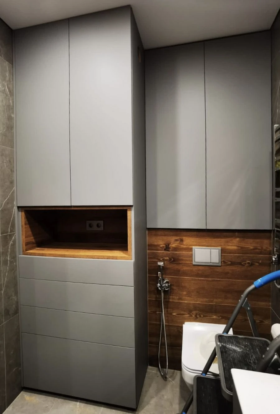 Wooden bathroom furniture: Cabinet model No. 11