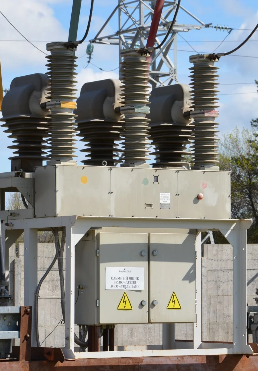 35 kV outdoor vacuum circuit breakers series VR35VBNK