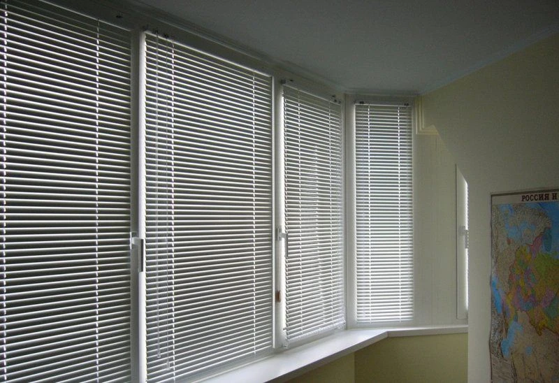 Horizontal blinds