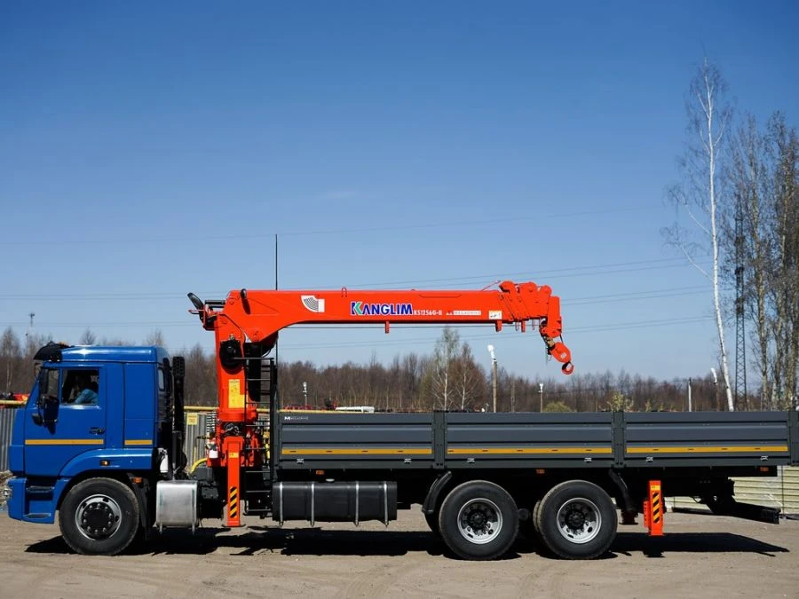 Special-purpose vehicle with KMA-type hydraulic loading crane on the basis of KAMAZ 65117 and its modifications 64K12N-U3