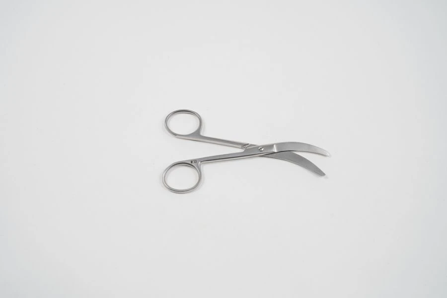 VZ-N-11, Scissors for crossing the umbilical cord, horizontally curved, 150 mm.