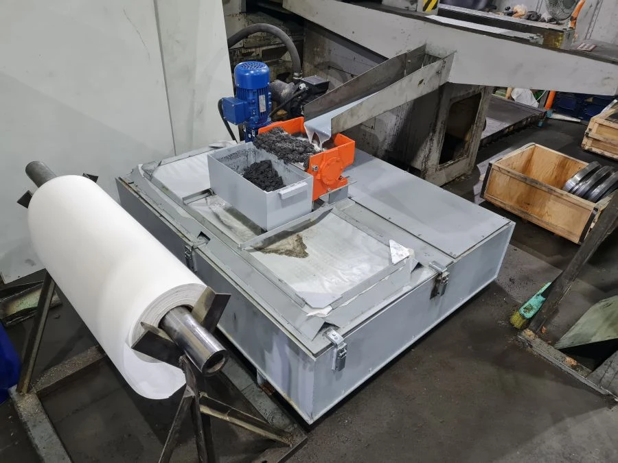 System of coolant cleaning for universal metalworking machines and CNC machines