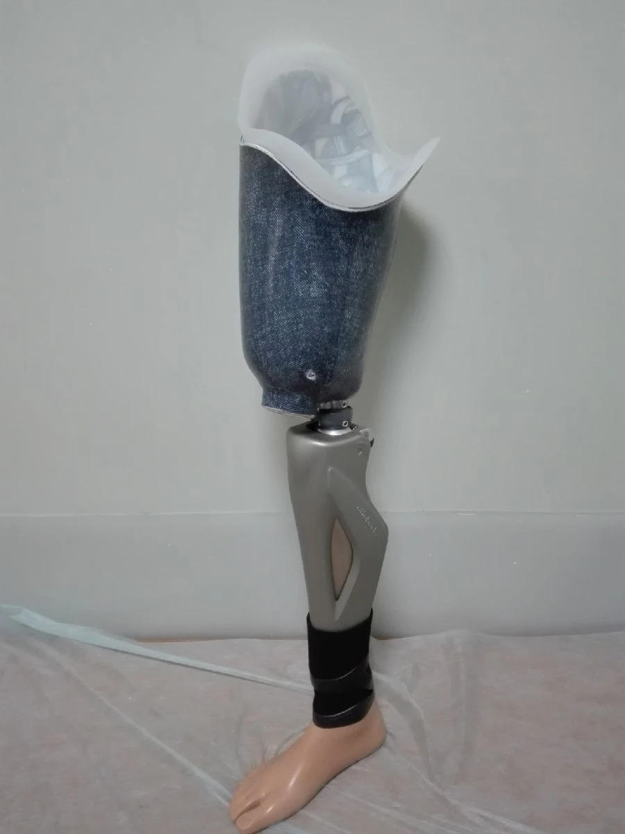 Modular hip prosthesis with microprocessor control
