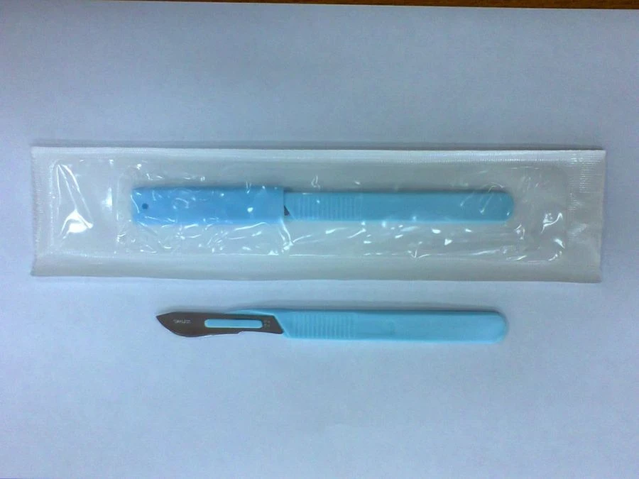 Surgical disposable scalpel with plastic handle Type 2 with blade #22