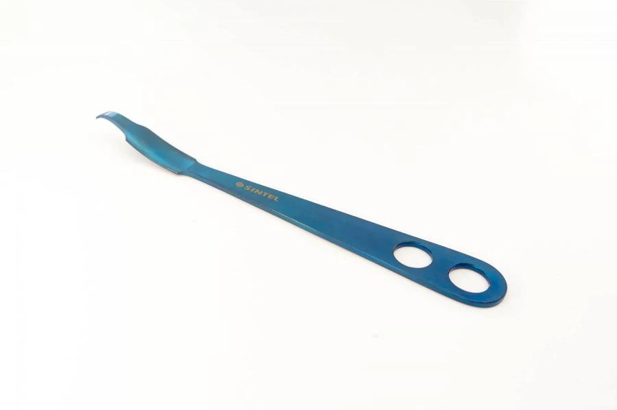 Narrow retractor