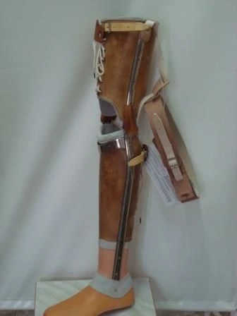 Non-modular hip dislocation prosthesis