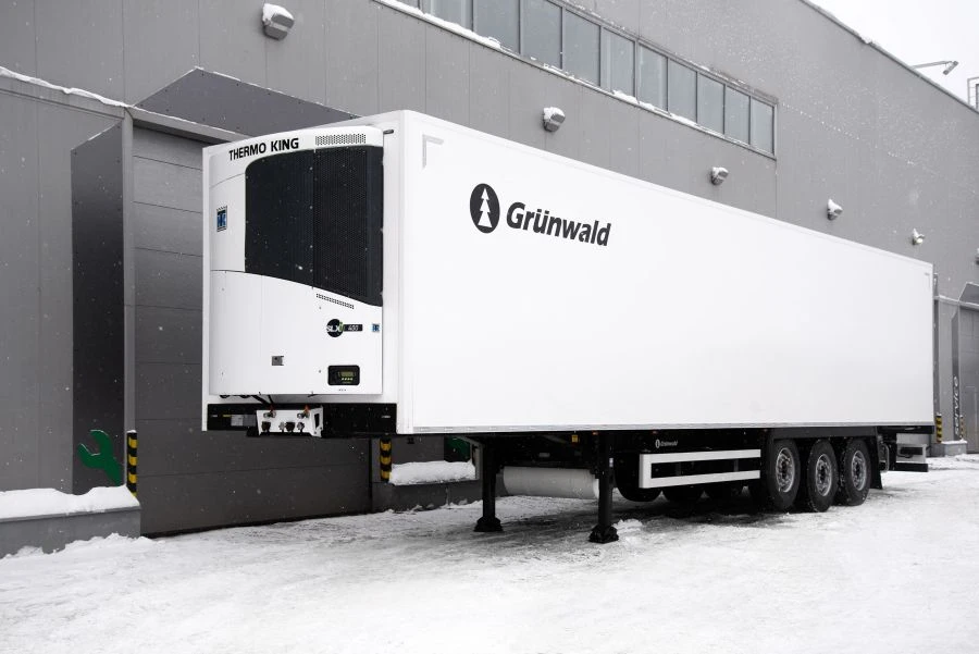 Isothermal semi-trailer with refrigeration unit (model GRW3R1)