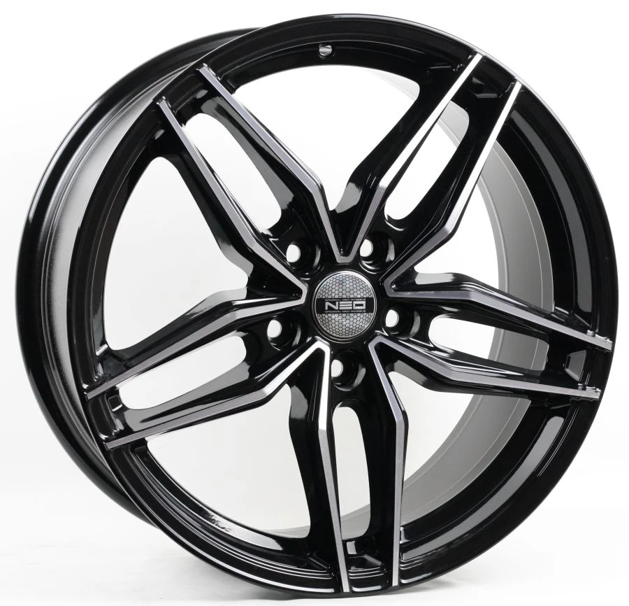 Car wheel made of aluminium alloy NEO 882 (18x8)