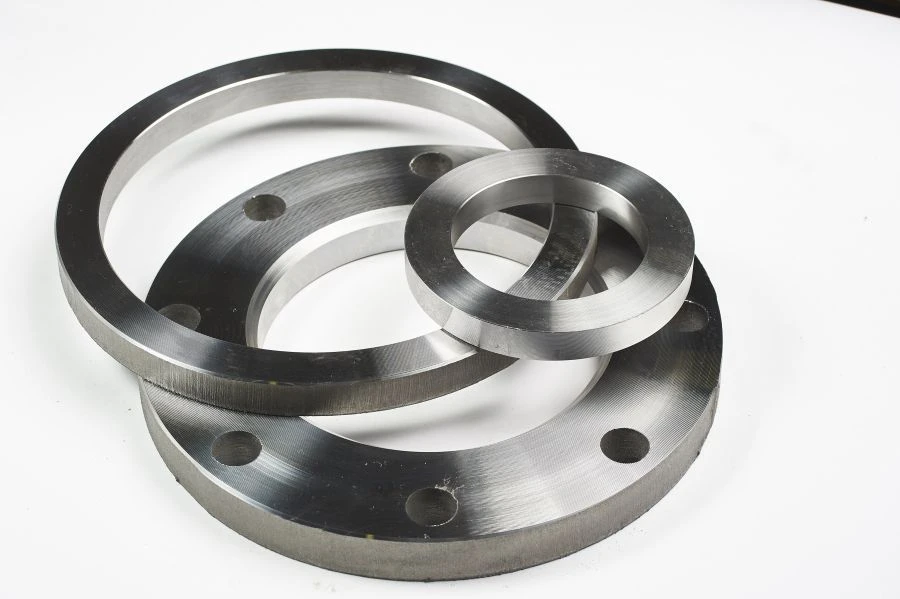 Flat steel flange free on welded ring