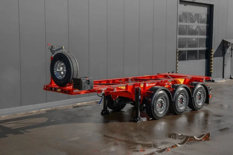 Three-axle container semitrailer (model 9453-0000010-30)