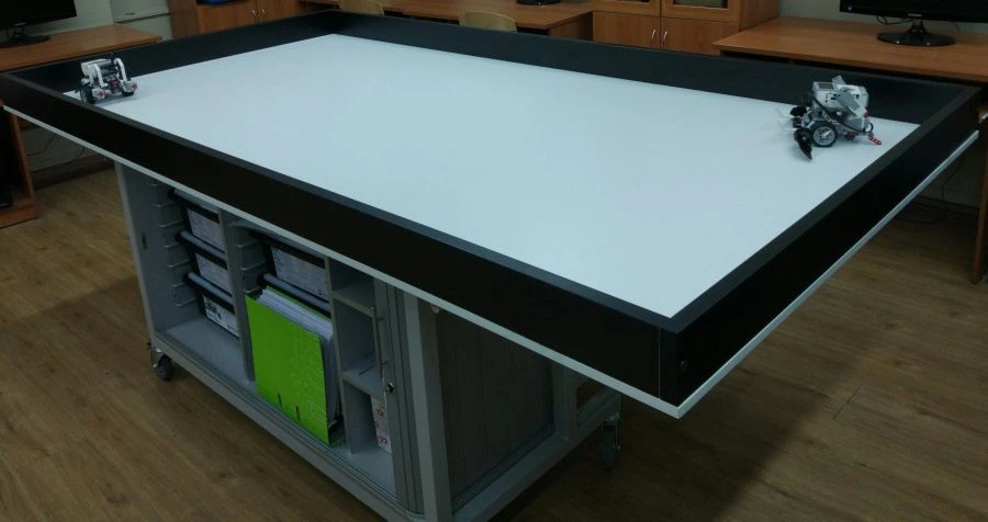 Table for construction and robotics
