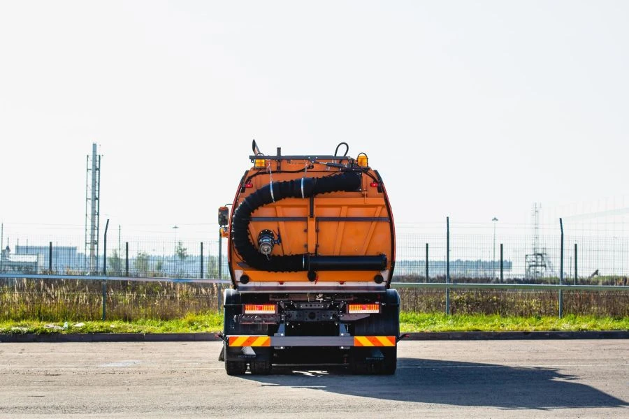 Road combined machine ED300M3 (with sweeping-vacuum equipment) on the basis of chassis MAZ-5340C2, MAZ-534025