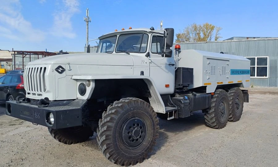 Unified gas-charging station UGZS.M-A-002, on the basis of Ural-4320 chassis.