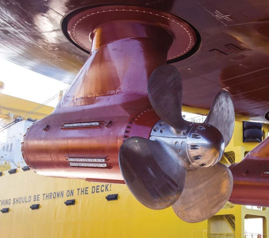 Propeller steering column with propeller installed