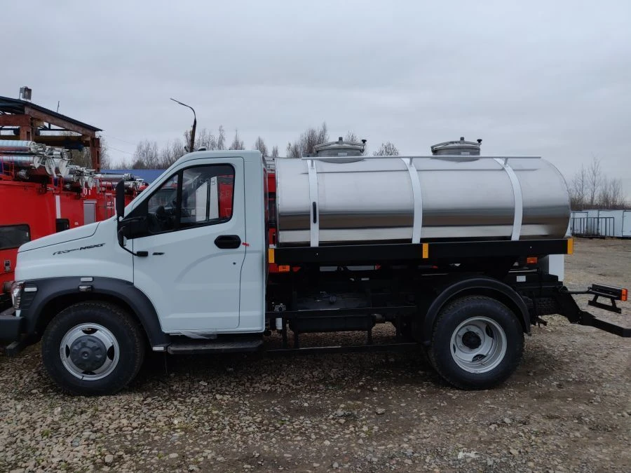 Tank truck for transporting food liquids type 2790E of modifications 2790E-19 on the basis of GAZ,C4 chassis of modifications C4