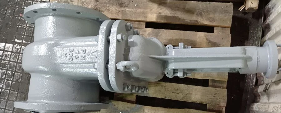 Steel wedge gate valve with sliding spindle under drive RN 1,6 MPa DN 300