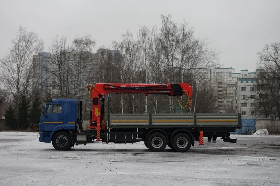 Special purpose vehicle with KMA type hydraulic loading crane on the basis of KAMAZ 65117 and its modifications 64K02N-UA