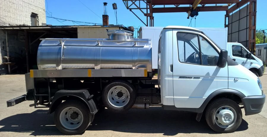 Tank truck for transporting food liquids of type 2790 modifications 2790-0000010-?8 on the basis of GAZ-3302 chassis.
