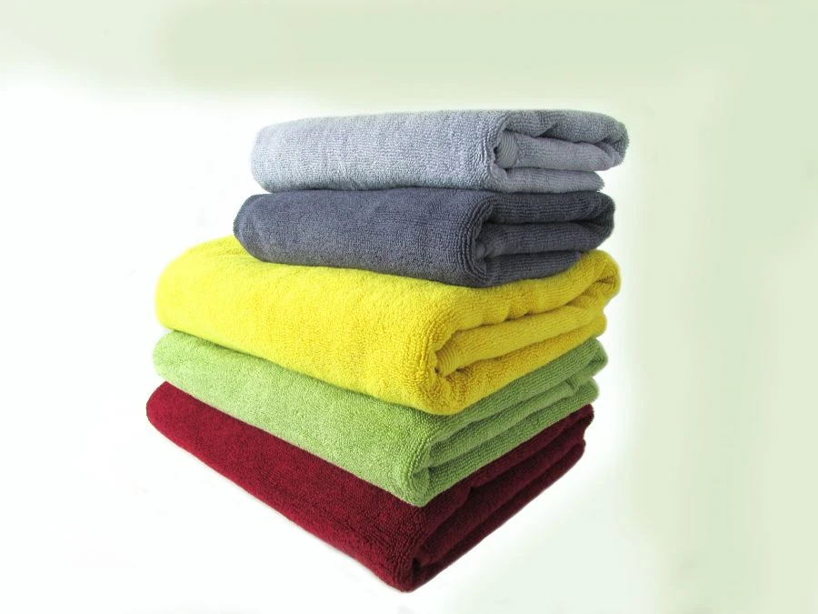 Smooth-dyed cotton terry towels