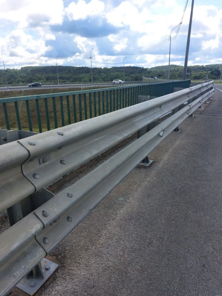 Road barriers for cars side barrier type metal side barrier type 21 MO