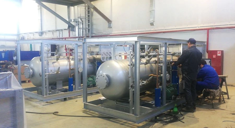 Industrial pressure vessels for refrigerants - circulating and linear receivers, liquid and oil separators.
