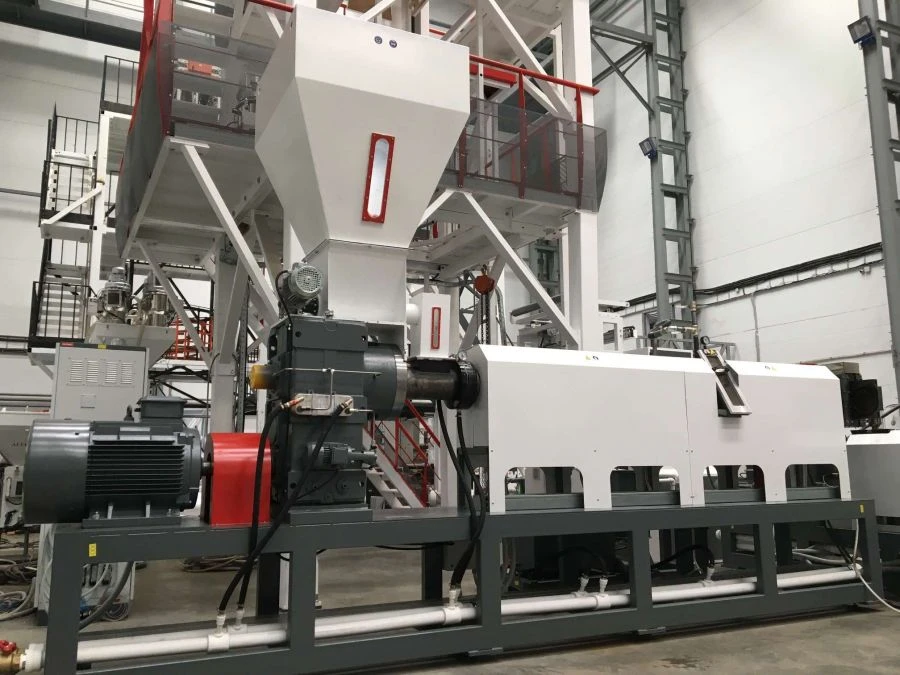 Plastic waste recycling granulator