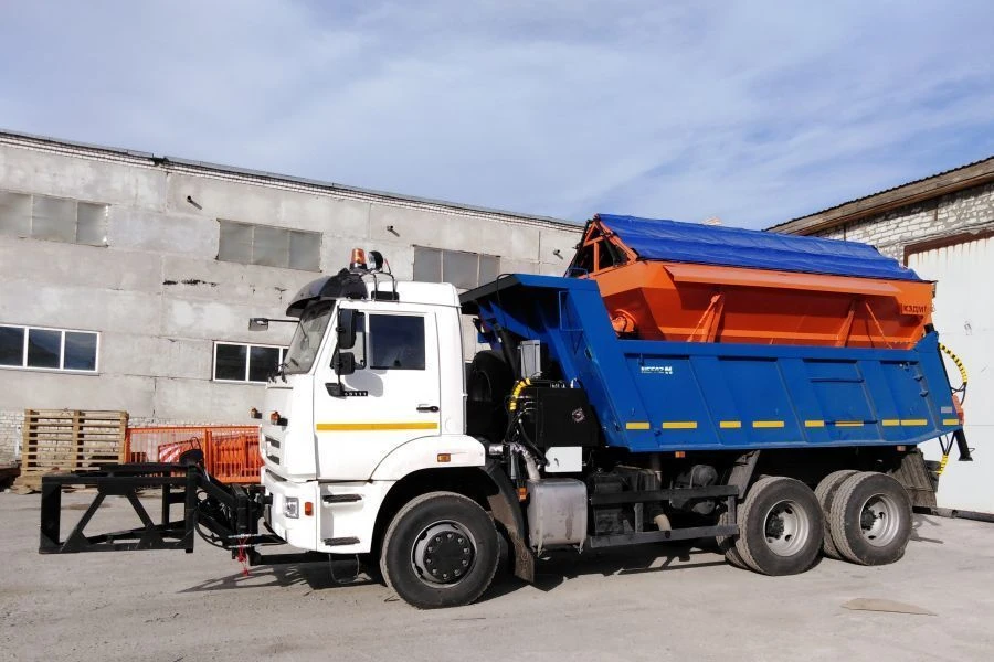 Combined sweeping machine MD-65111