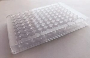 Single-use 96-well polymer immunoassay plate, flat-bottomed, sterile (without lid). Item No.: M-011 type ps