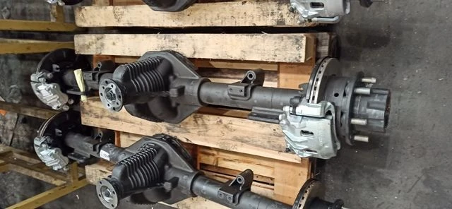 Front drive axle with brakes and hubs C41C23-2300012