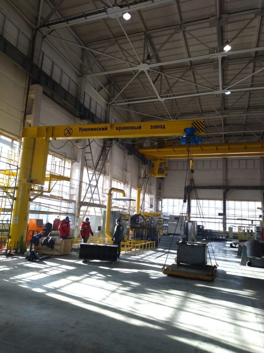 Electric jib jib cranes with load capacity up to and including 16 tonnes