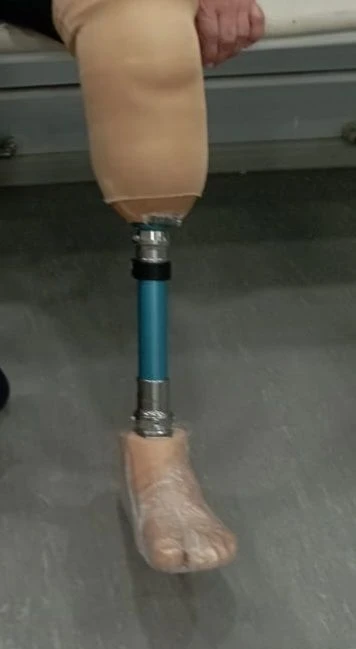 Tibial prosthesis for bathing