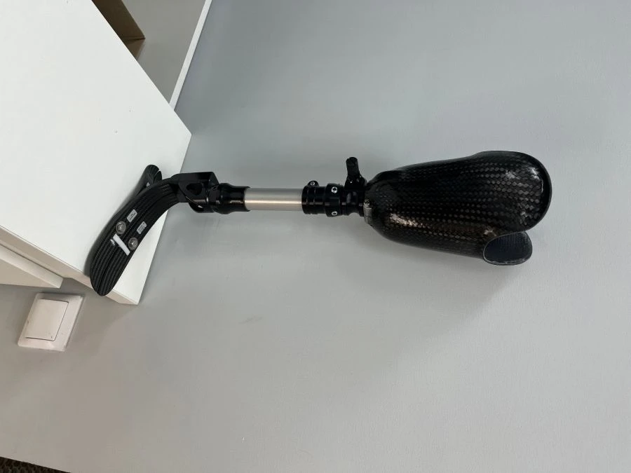 8-07-09 Modular tibial prosthesis, including underdevelopment.