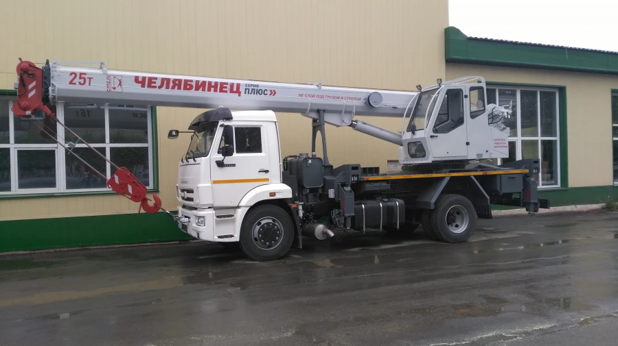 Truck crane ??-55732 of modification 6929H2-1 (using cab ??-55732?1.92.00.000 or ??-65717?5.92.00.000 ) on base