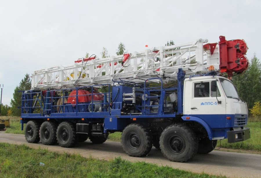 Self-propelled lifting unit for well repair and drilling APR-100S