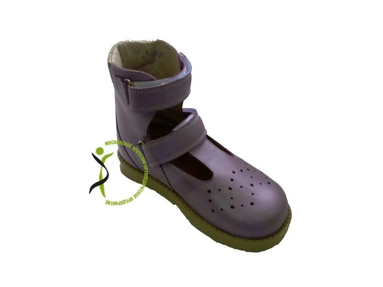 Orthopaedic footwear for prosthesis/apparatus with insulated lining: children's boots, model 302