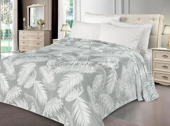 Coverlets (plaids) decorative from polyester fabrics