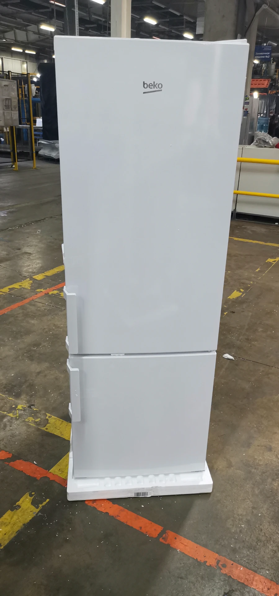 Refrigerator CSK240M31WN
