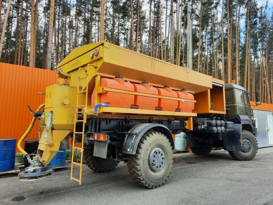 Aerodrome plough-brush machine with solid reagent distribution APShchM (R) on Ural 6370 chassis
