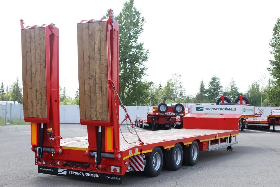 Semi-trailer Tverstroymash 993931 modification 0022 with double folding hydraulic ramps