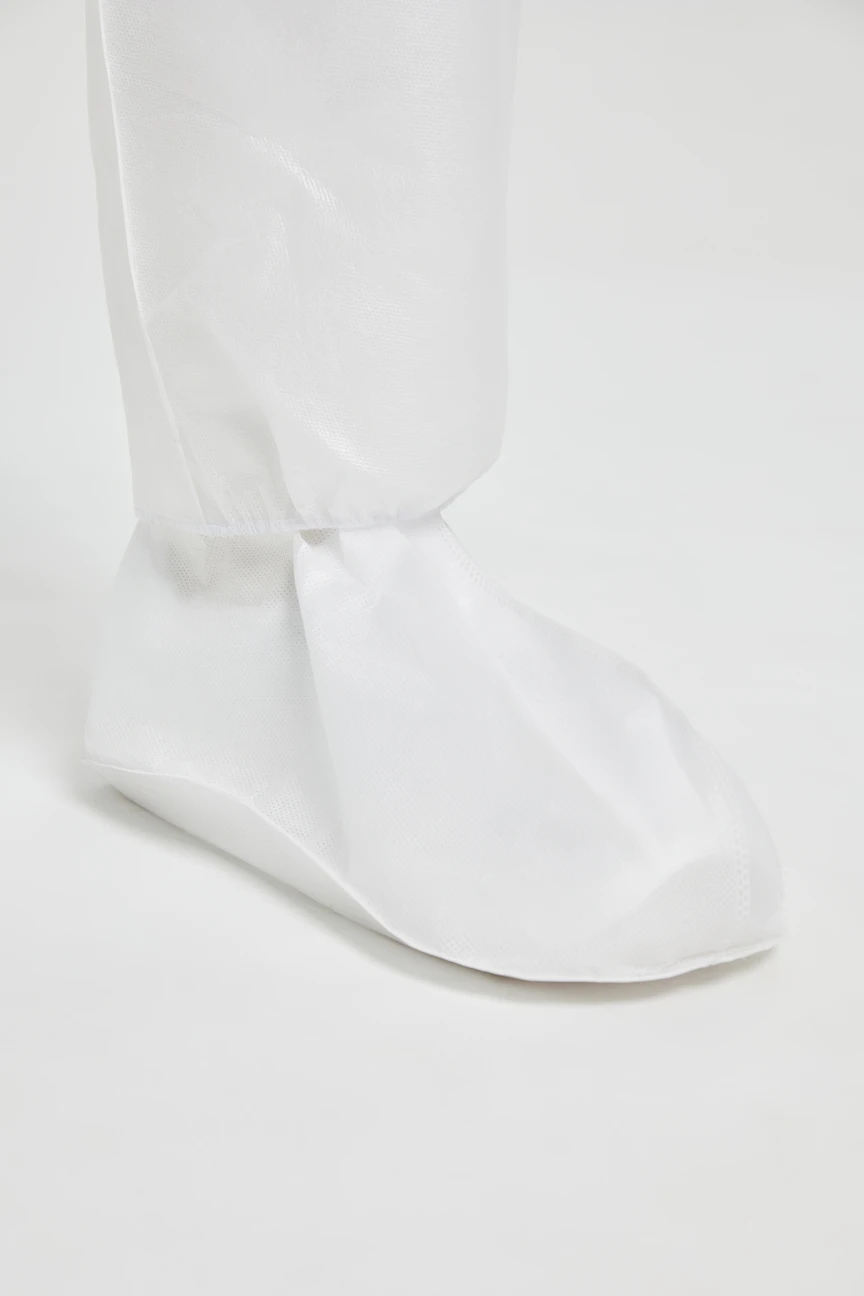Personal protective equipment for feet made of laminated nonwoven material: special additional reusable footwear