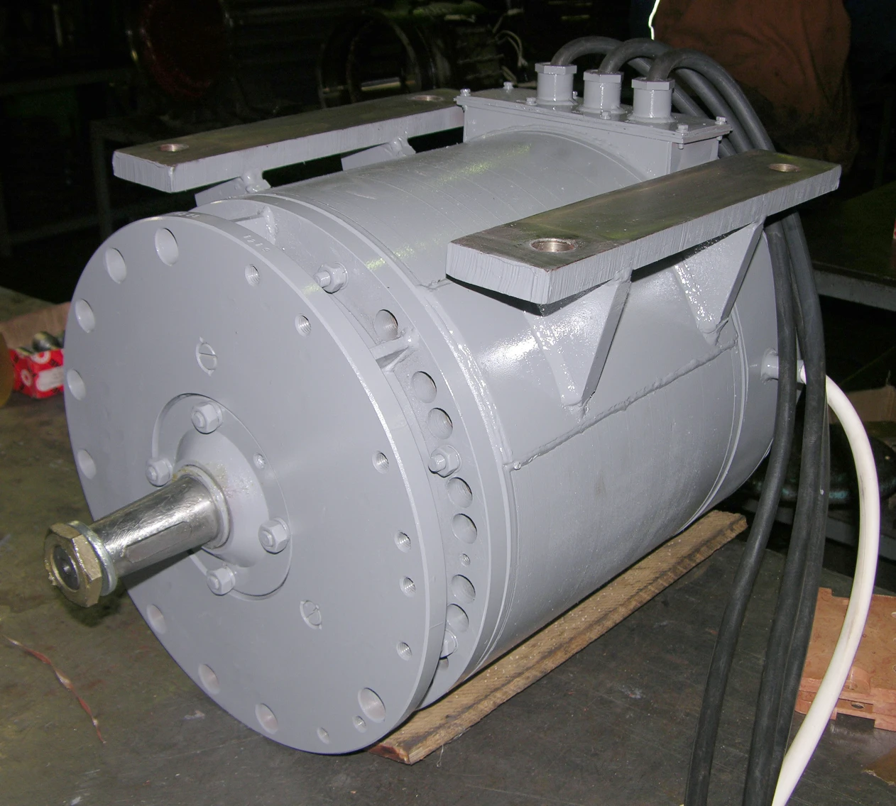 Traction asynchronous electric motors of ATD-9 type with capacity over 75 kW