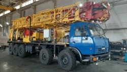 Self-propelled lifting unit for well repair and drilling BARS-100A